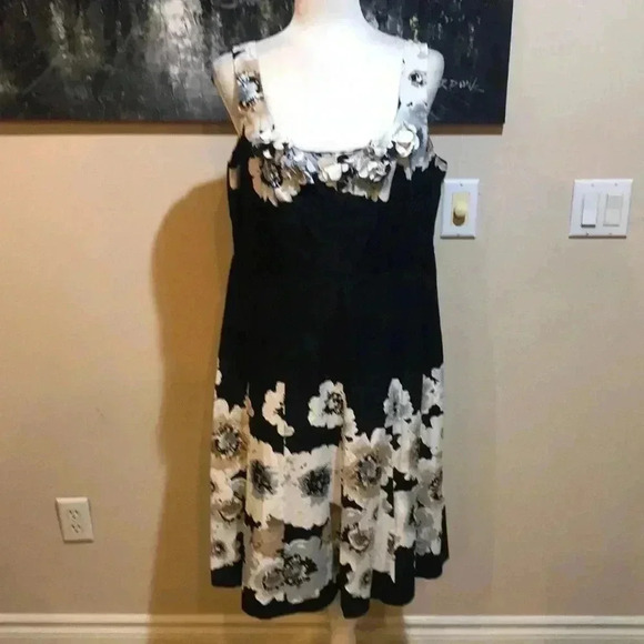 Amanda Lane Black and Cream Floral Tank Style Fit & Flare Dress Size 12 - Picture 1 of 8